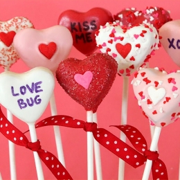 кейк-попсы на 14 февраля вид кейк-попсы на 14 февраля