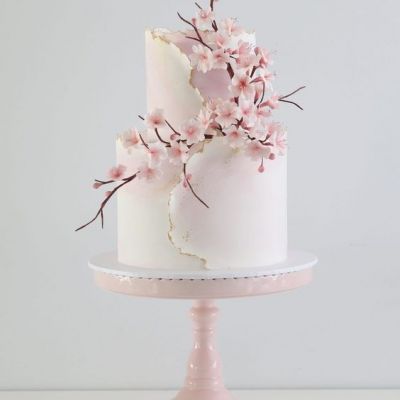 свадебный двухъярусный торт с сакурой