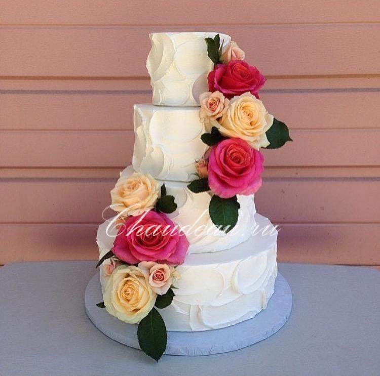 Свадебный торт с живыми цветами на заказ