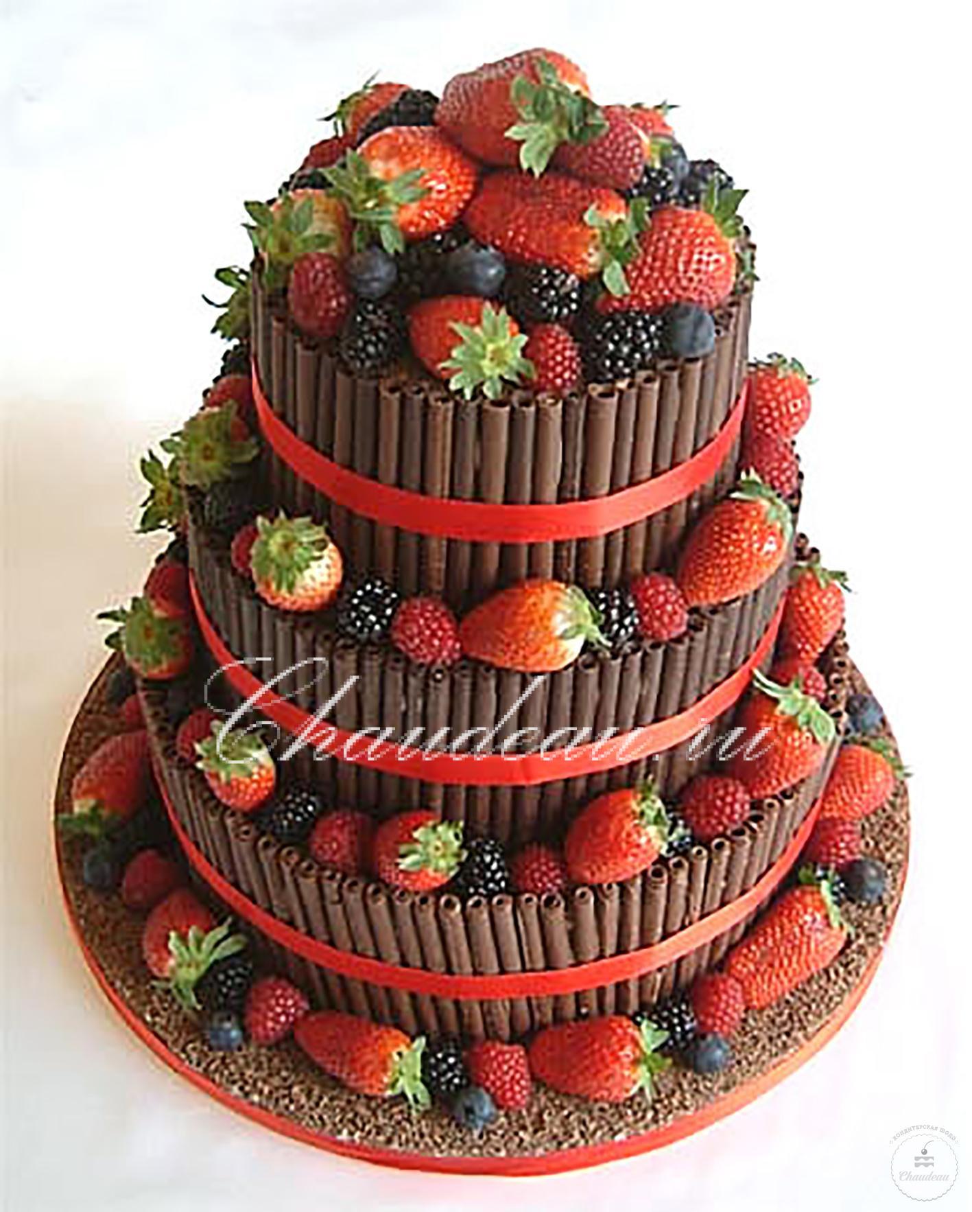 Шоколадный свадебный торт с ягодами «Perfecto» на заказ