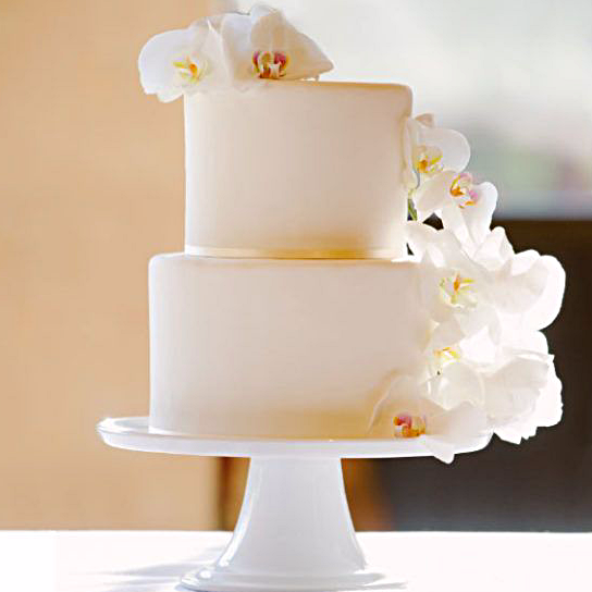 Торт с цветами «Белые орхидеи» на заказ