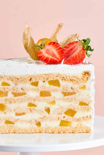 Молочная девочка с персиками Молочная девочка с персиками