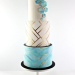 Свадебный торт «Подарок молодожёнам» 