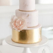торт на свадьбу с золотом
