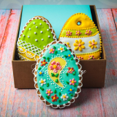 имбирный пряник в форме писанки