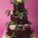 Трехъярусный шоколадный свадебный торт заказать в Москве