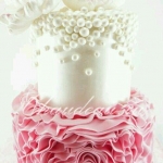 Нежный свадебный торт заказать в кондитерской