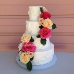 Свадебный торт с живыми цветами на заказ
