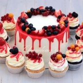 ягодный торт с капкейками на заказ