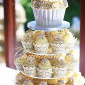 Свадебный торт с капкейками «Royal Wedding» на заказ