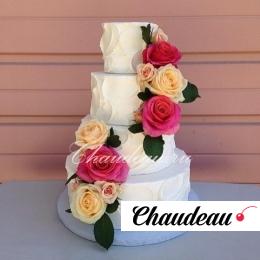 Свадебный торт с живыми цветами на заказ
