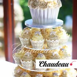 Свадебный торт с капкейками «Royal Wedding» фото Свадебный торт с капкейками «Royal Wedding» на заказ