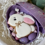 Шоколадное яйцо с пряниками и шоколадом