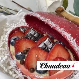 Шоколадное яйцо с муссовой начинкой и клубникой Шоколадное яйцо с муссовой начинкой и клубникой