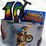 Торт Велосипед и самокат на 10 лет TVS10013150 фото и оформление торта