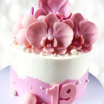 Торт на девятнадцатилетие бело-розовый TDB0013254 фото и оформление торта