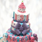 Торт пони с праздничным бантом TPPB013429 фото и оформление торта