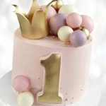 Торт корона и шарики на год TKSH013556 фото и оформление торта