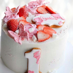 Торт клубника на годик TKG00013840 фото и оформление торта