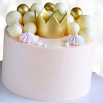 Торт безмастичный с короной и шарами TBKS013854 фото и оформление торта