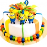 Торт с фигурками миньонов №295