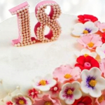 Торт цветы на восемнадцатилетие TCV0013907 фото и оформление торта