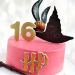 Торт логотипом HP и Распределяющей шляпой на 16 лет TLHR013936 фото и оформление торта