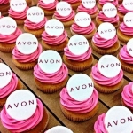 Капкейки с логотипом компании «Avon»  на заказ
