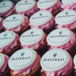 Капкейки с логотипом компании «Maserati»  фото 1 Капкейки с логотипом компании «Maserati»  на заказ