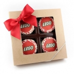 Корпоративные макаруны с логотипом «Lego» на заказ