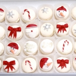 Новогодние макаронсы «Праздничная открытка» на заказ