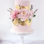 Двухъярусный свадебный торт «Аромат любви»  на заказ