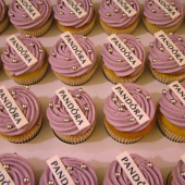 Капкейки с логотипом компании «Pandora»  на заказ