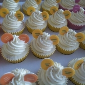 Корпоративные капкейки с логотипом «Mousy» на заказ