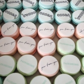 Корпоративные макаронсы с логотипом «Essas» на заказ