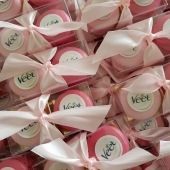 Корпоративные макаронсы с логотипом «Veet» на заказ