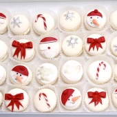 Новогодние макаронсы «Праздничная открытка» на заказ
