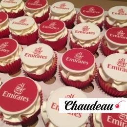 Капкейки с логотипом «Emirates» фото 1 Капкейки с логотипом «Emirates» на заказ