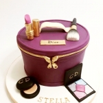 Торт на заказ для женщины «Косметичка» фото 1 Торт на заказ для женщины «Косметичка» на заказ