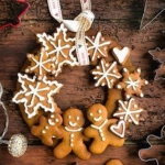 Пряники на Рождество «Венок с человечками» фото 1 Пряники на Рождество «Венок с человечками» на заказ