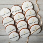Корпоративные пряники с логотипом «Phiacademy» на заказ