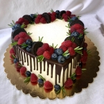 Торт «Ягодное сердце» на заказ