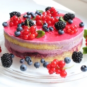 Торт «Ягодное озеро» на заказ