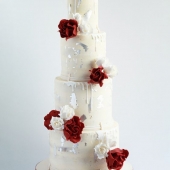 Торт «Красное на белом»