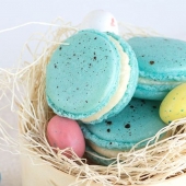 Праздничные  макаруны «Пасхальные яйца» на заказ