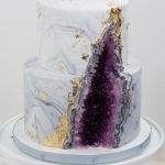 Свадебный торт с кристаллами «Аметист» на заказ