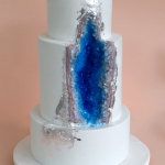 Свадебный торт с кристаллами «Самоцветы» на заказ