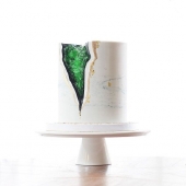 Свадебный торт с кристаллами «Нефрит» на заказ