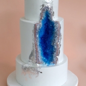 Свадебный торт с кристаллами «Самоцветы» на заказ