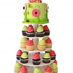 Детский торт с капкейками «С днем рождения» на заказ